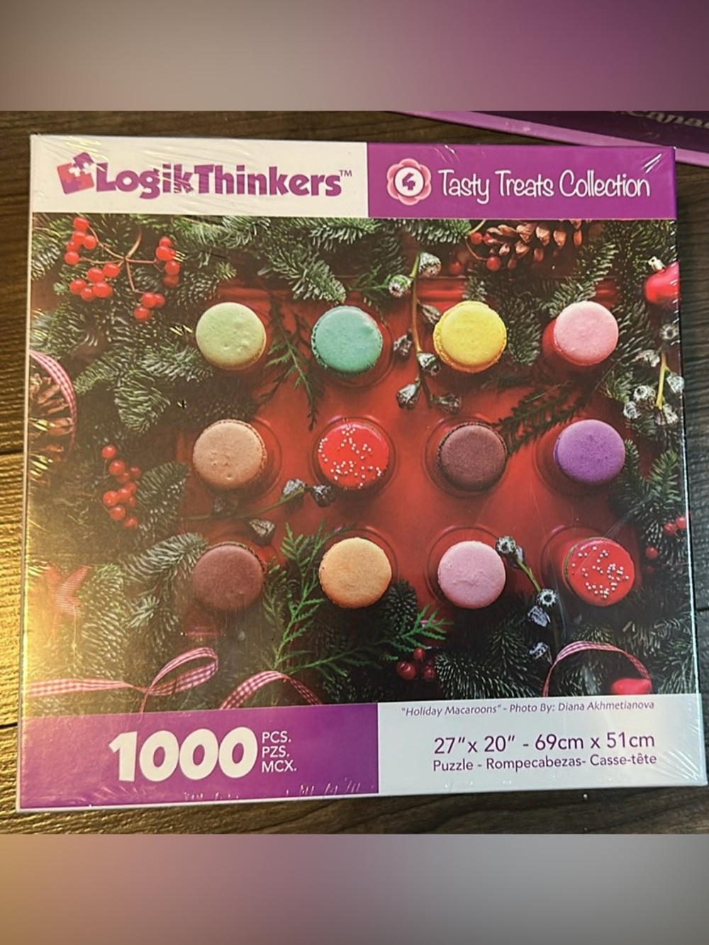 *Brand new, sealed* Logik Thinkers 1000pc Holiday Macaroons